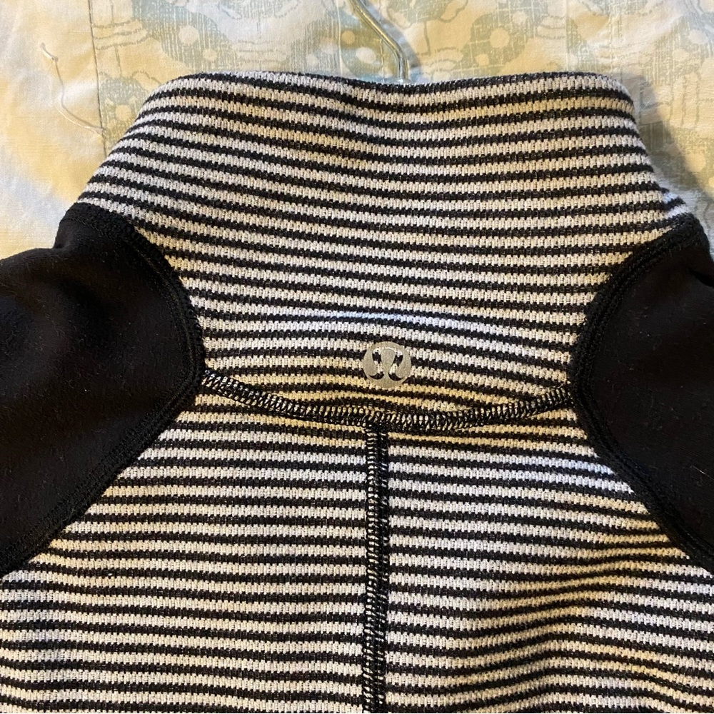 Lululemon Run U-Turn Pullover Mini Check Pique Black Gray Size 12 - Picture 4 of 9